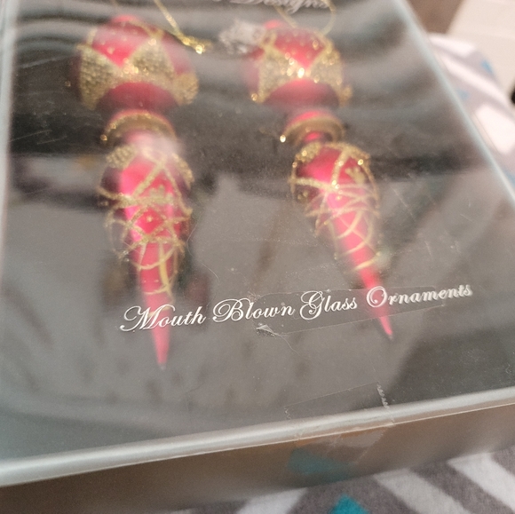 Seasons Designs Set of 2 Mouth Blown Glass Chriatmas Ornaments - Picture 3 of 4